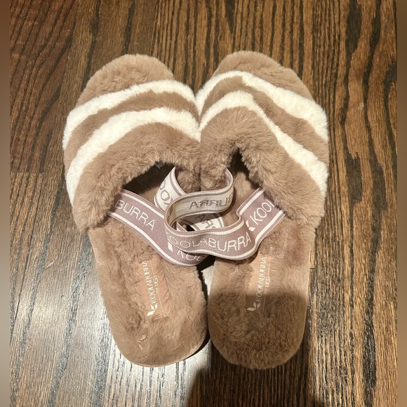 Koolaburra by Ugg Fuzzy Slippers - Picture 3 of 4